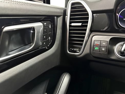 Certified 2023 Porsche Cayenne Platinum Edition AWD/4WD image 15