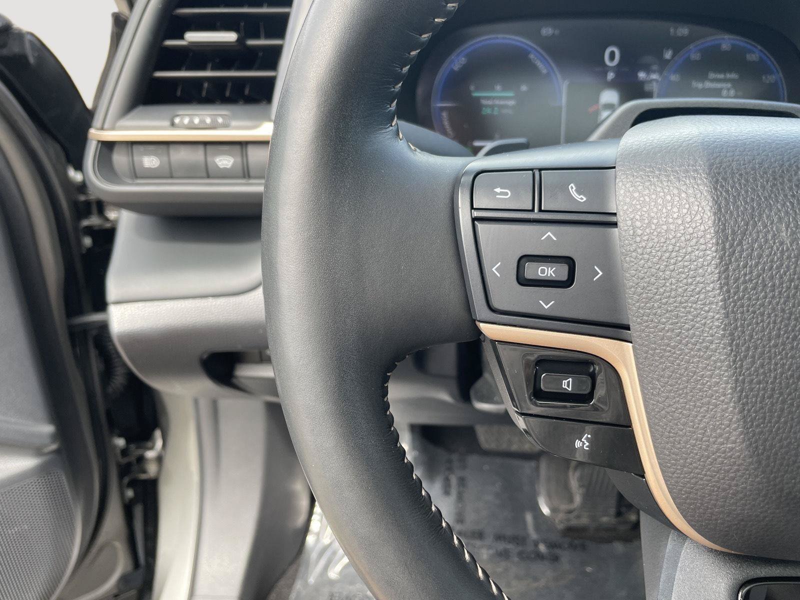 Used 2024 Toyota Crown Platinum AWD/4WD image 21