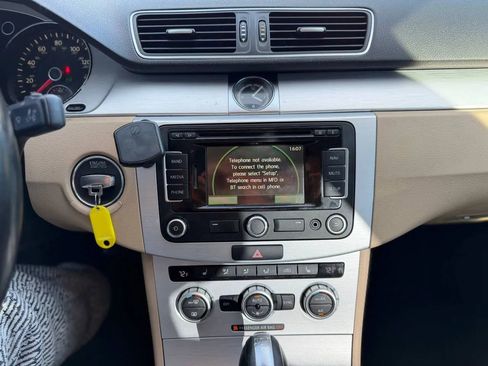 Used 2014 Volkswagen CC R-Line image 41