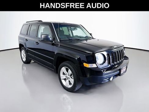 Used 2015 Jeep Patriot Latitude FWD image 2