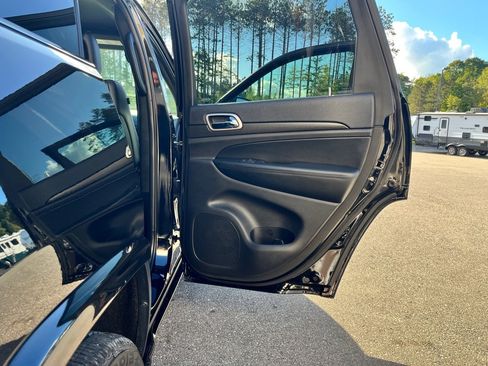 Used 2018 Jeep Grand Cherokee Altitude image 18