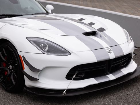 Used 2017 Dodge Viper ACR w/ Extreme Aero Package RWD image 39