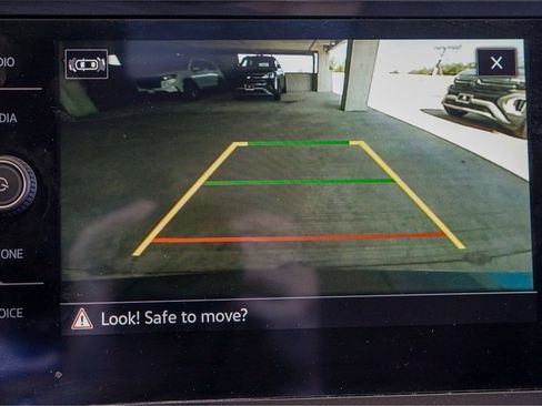 Used 2022 Volkswagen Tiguan SE image 12