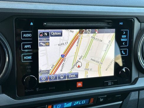 Used 2016 Toyota Tacoma TRD Sport AWD/4WD image 19