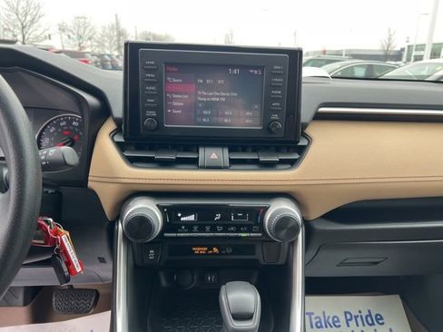 Used 2019 Toyota RAV4 LE w/ Carpet Mat Package image 16