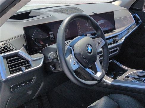 Used 2025 BMW X7 xDrive40i w/ Premium Package AWD/4WD image 9