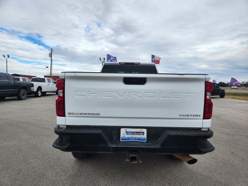 Used 2023 Chevrolet Silverado 2500 Custom w/ Custom Convenience Package image 4