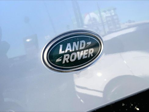 Used 2023 Land Rover Defender 130 SE image 9