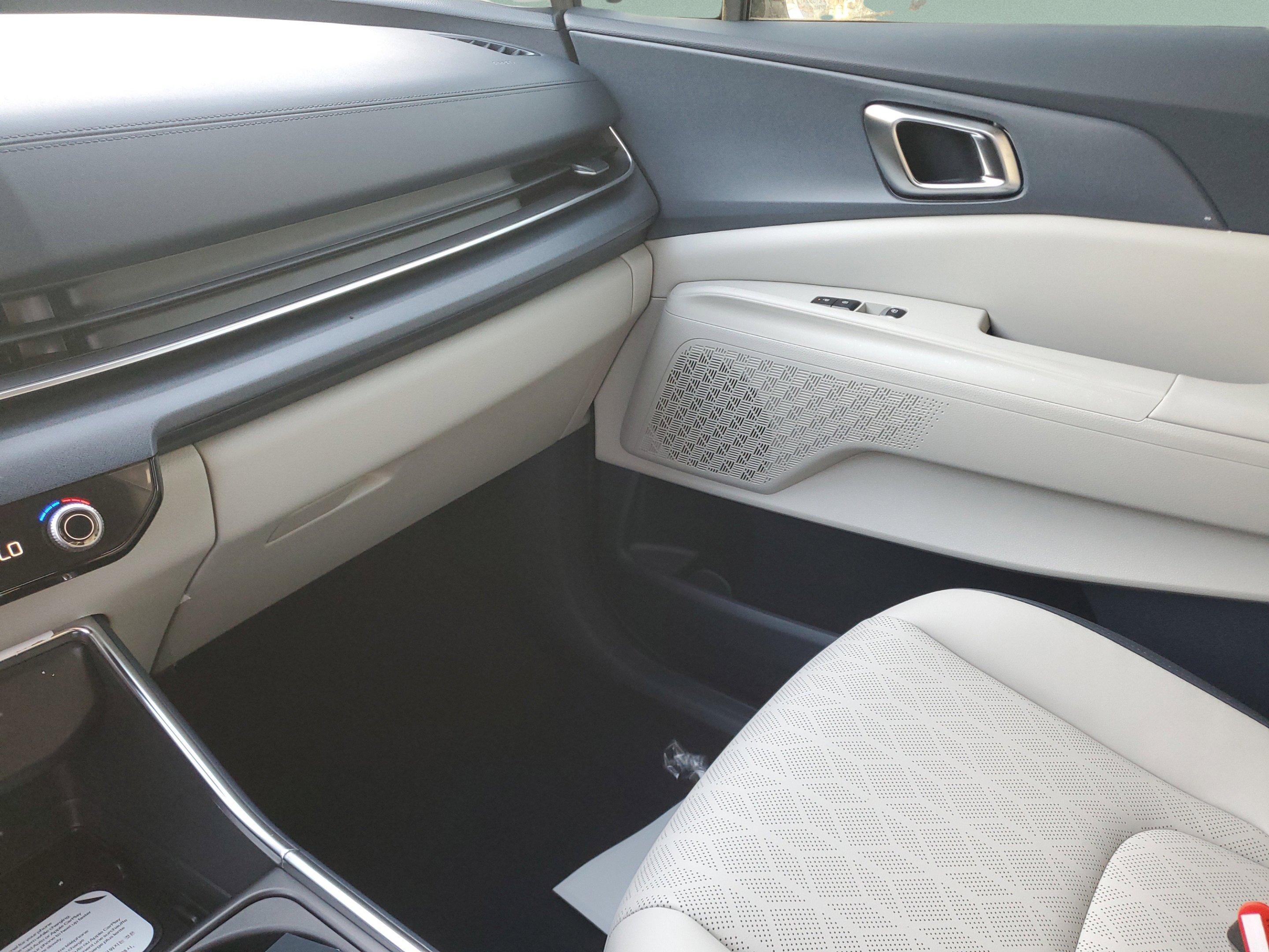New 2026 Kia Carnival EX FWD image 21