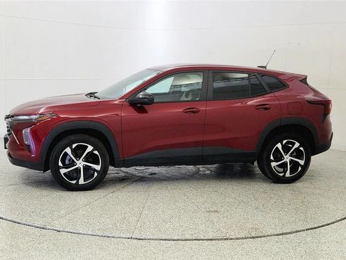 Used 2024 Chevrolet Trax RS w/ Driver Confidence Package FWD image 5