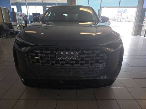 Used 2025 Audi Q5 Premium Plus w/ Premium Plus AWD/4WD image 3