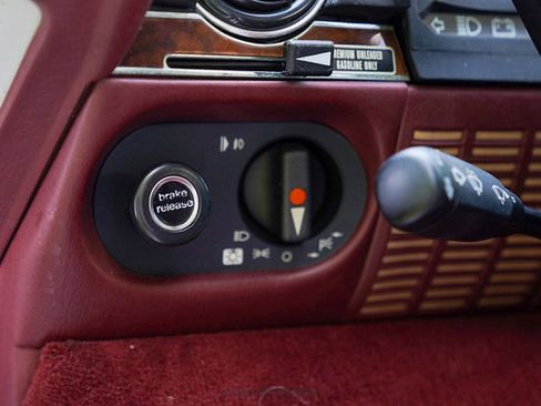 Used 1989 Mercedes-Benz 560 SL image 25