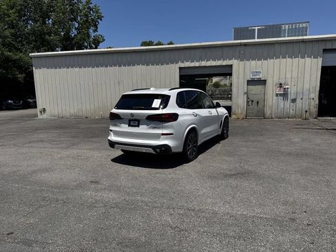 Used 2024 BMW X5 xDrive40i w/ M Sport Package AWD/4WD image 5
