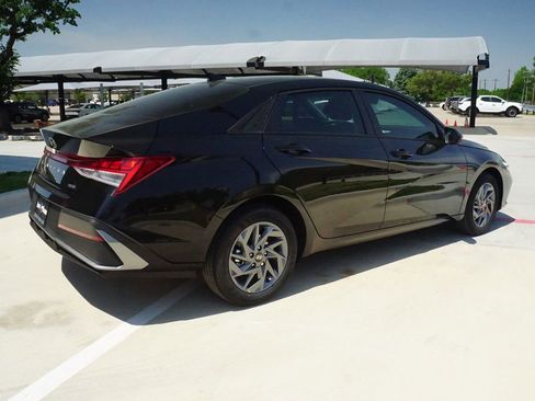 New 2025 Hyundai Elantra Blue image 8