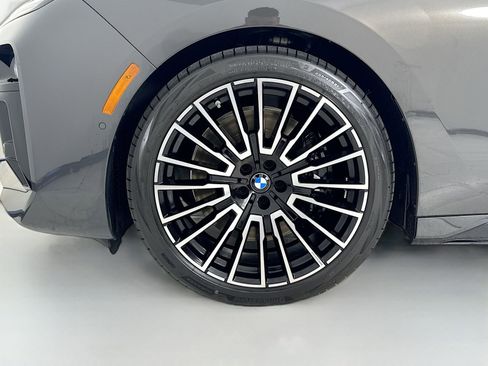 Used 2026 BMW 760i xDrive AWD/4WD image 9