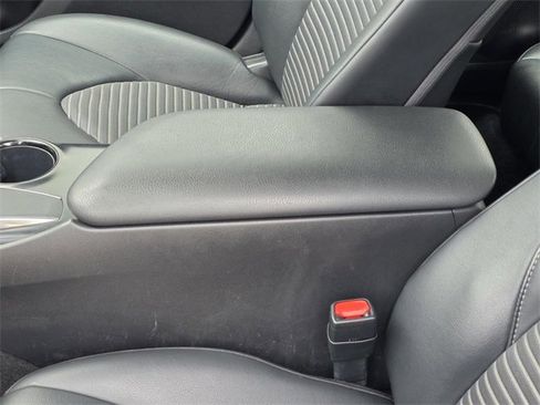 Used 2020 Toyota Camry SE image 8