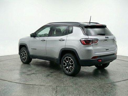 Used 2025 Jeep Compass Trailhawk image 6