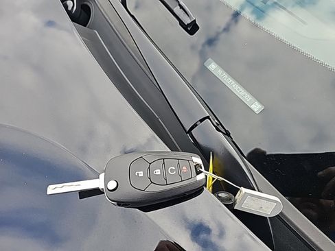 Used 2025 Chevrolet Trax RS w/ Sunroof Package image 28