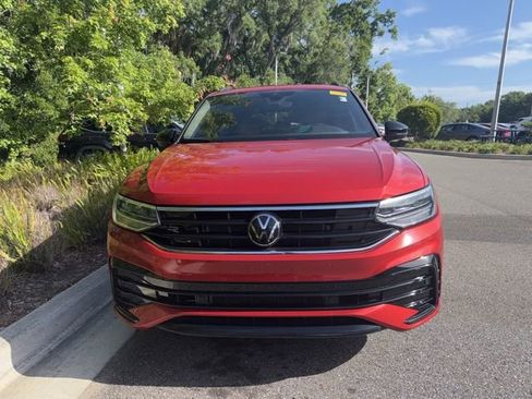 Used 2024 Volkswagen Tiguan SE R-Line image 2