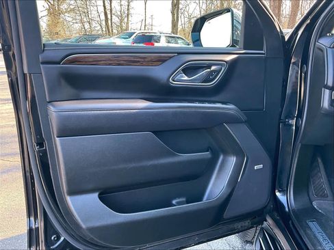 Used 2024 Chevrolet Suburban Premier image 9