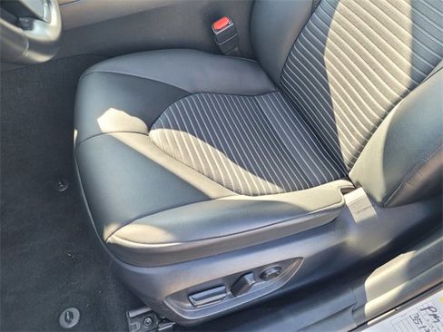 Used 2024 Toyota Camry SE image 10