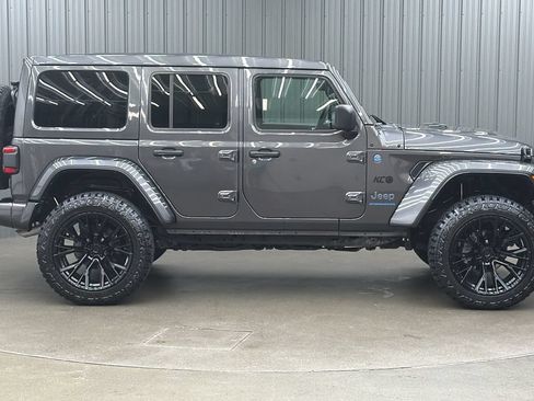 Used 2025 Jeep Wrangler Unlimited Sahara w/ Safety Group AWD/4WD image 6