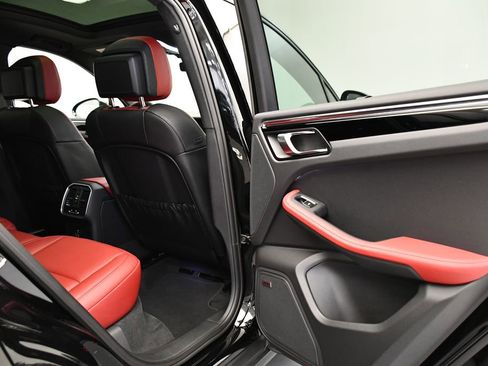 Used 2025 Porsche Macan Turbo image 53