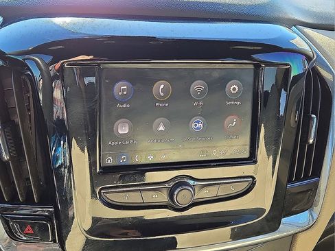 Used 2023 Chevrolet Traverse LS image 26