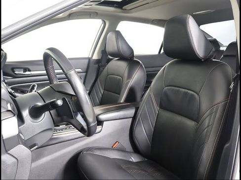 Used 2024 Nissan Altima 2.5 SR w/ SR Premium Package FWD image 7
