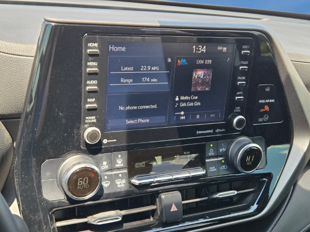 Used 2020 Toyota Highlander LE AWD/4WD image 25