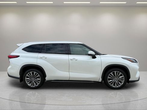 Used 2021 Toyota Highlander Platinum AWD/4WD image 4