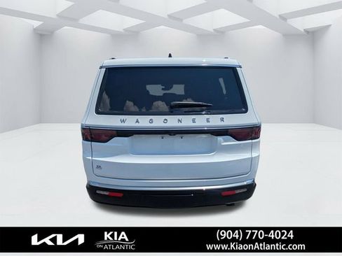 Used 2025 Jeep Wagoneer 4WD w/ Convenience Group I image 4