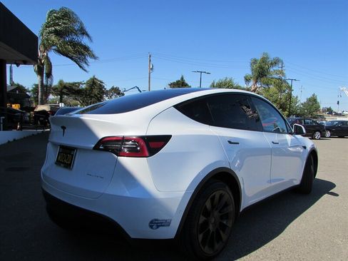 Used 2021 Tesla Model Y Long Range AWD/4WD image 9