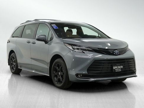 Used 2025 Toyota Sienna XSE image 7