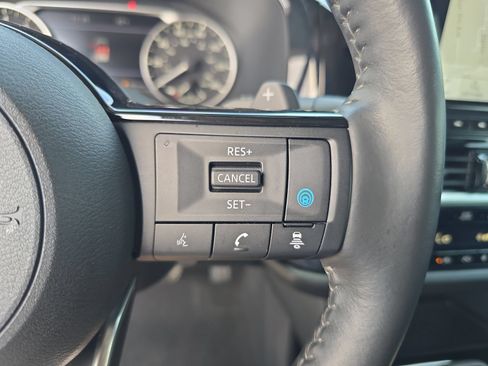 Used 2023 Nissan Pathfinder SL w/ Lighting Package (N92) FWD image 23