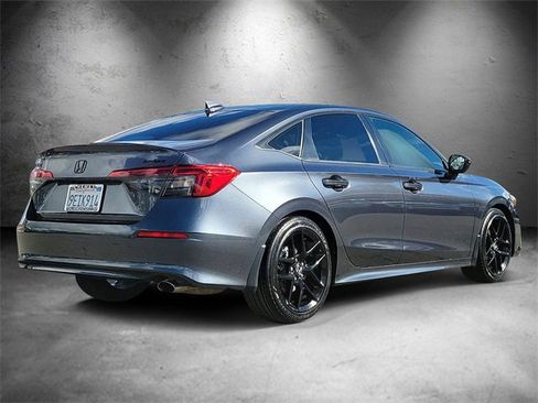 Used 2023 Honda Civic Sport image 3