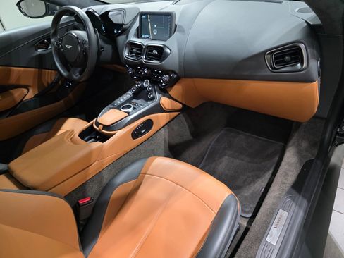 Used 2023 Aston Martin V8 Vantage Coupe image 22