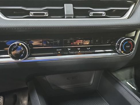 New 2026 Chevrolet Equinox LT w/ Safety and Technology Package AWD/4WD image 21