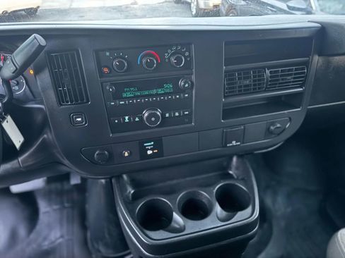 Used 2016 Chevrolet Express 3500 image 10