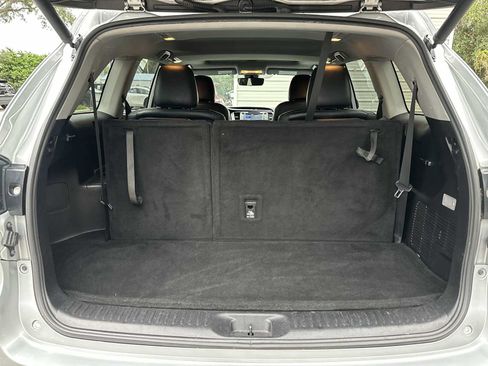 Used 2019 Toyota Highlander XLE FWD image 25