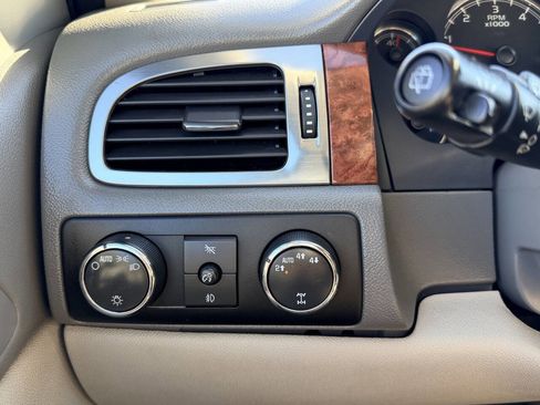 Used 2007 Chevrolet Suburban LT w/ LT Preferred Equipment Group image 28