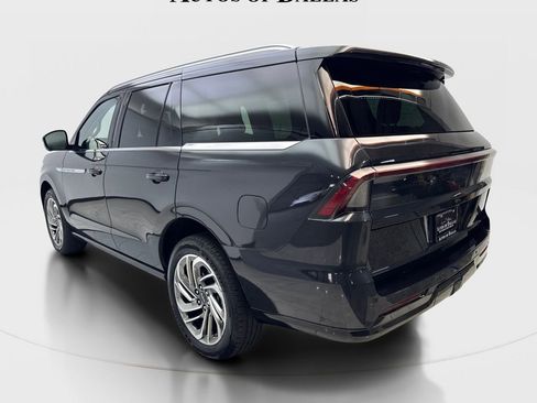 Used 2025 Lincoln Navigator Reserve AWD/4WD image 9