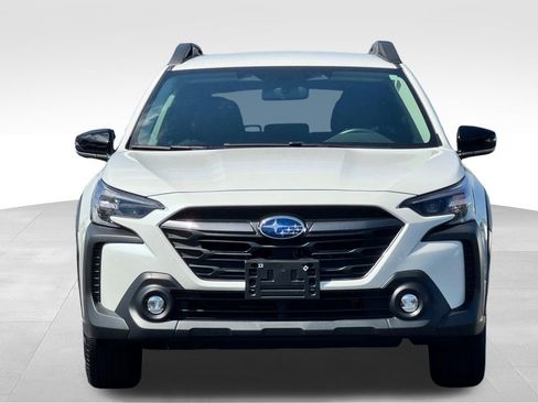 Used 2025 Subaru Outback Premium AWD/4WD image 2