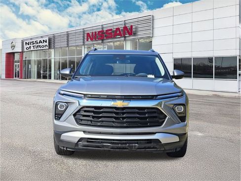 Used 2025 Chevrolet TrailBlazer LT FWD image 2