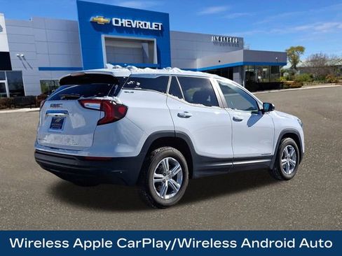 Used 2024 GMC Terrain SLE image 9