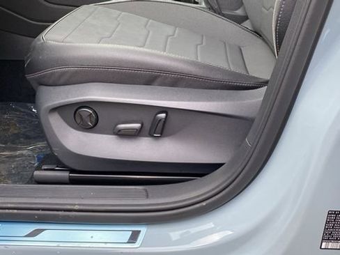 New 2026 Volkswagen Taos SE image 19