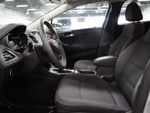 Used 2017 Chevrolet Cruze LT w/ Convenience Package FWD image 11