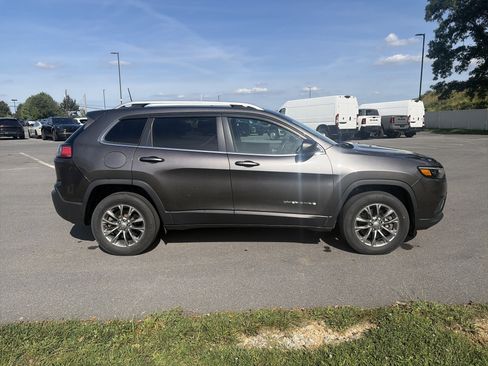 Used 2019 Jeep Cherokee Latitude Plus w/ Comfort/Convenience Group AWD/4WD image 4