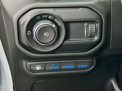 Used 2023 Jeep Wrangler Unlimited Sahara AWD/4WD image 17