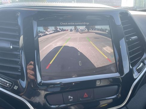 Used 2019 Jeep Cherokee Limited FWD image 27